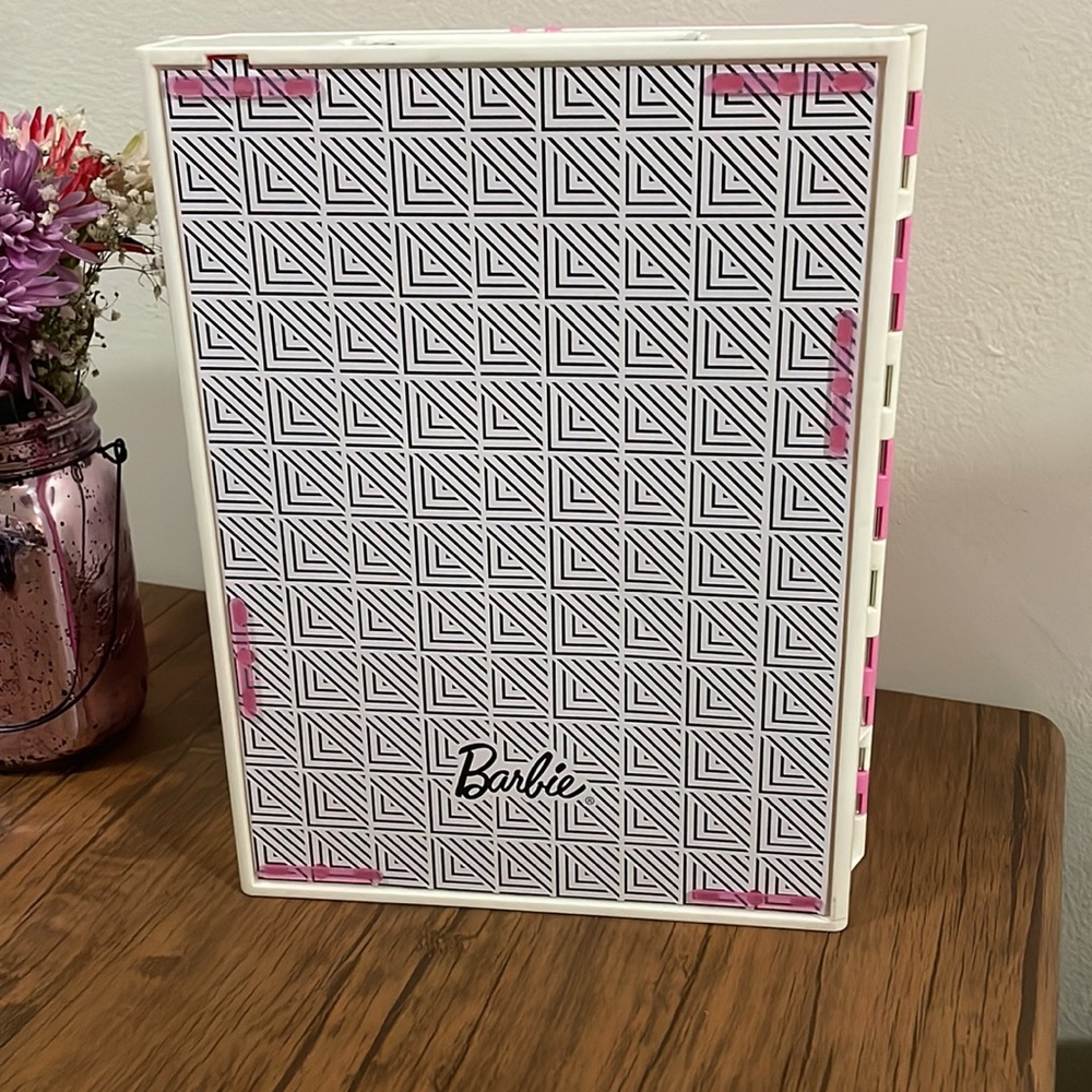 2018 ultimate barbie closet - Picture 2 of 6